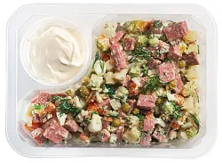 Салат Оливье с колбасой 200г