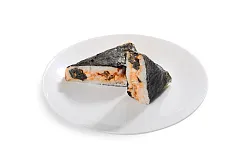 Онигири с лососем 120г